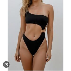 Monday Swimwear Vera in Black with Gold Ring Detail